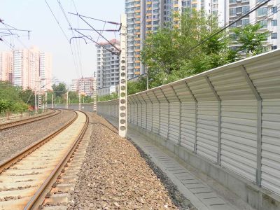 折臂式鐵路聲屏障